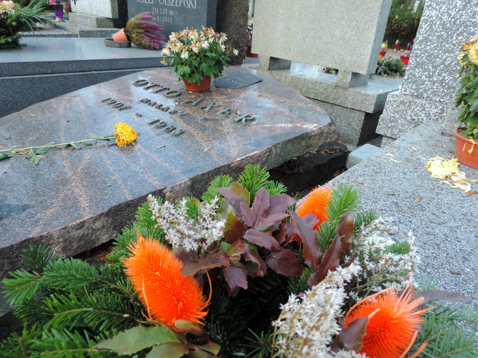 The grave of Otto Axer - Warsaw