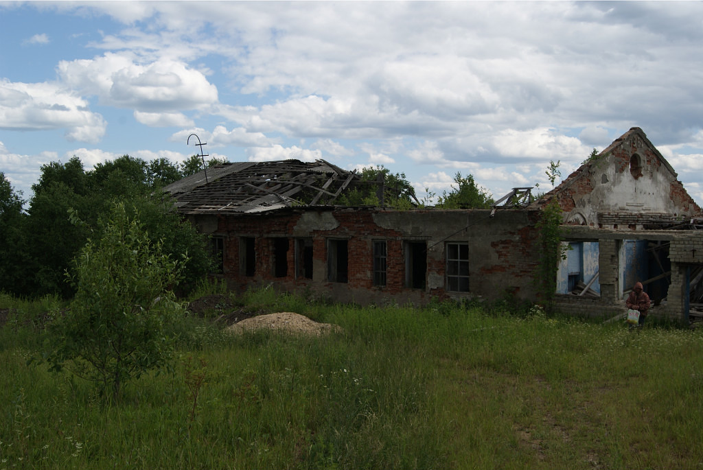 Село пыщуг костромская область. Город Пыщуг Костромская область. Кострома развалины. Река Пыщуг. Старый дом Пыщуг.