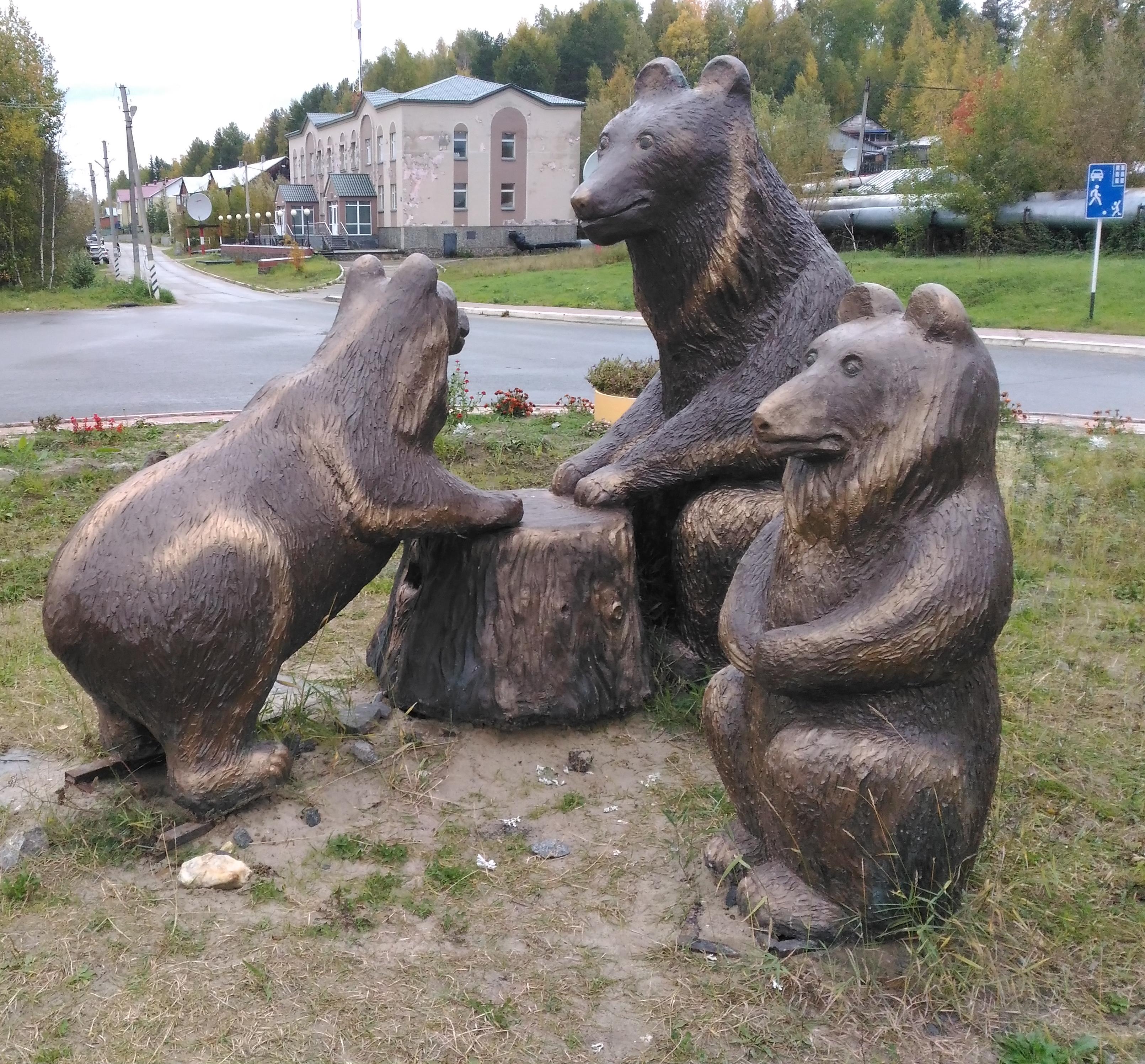 Скульптура три медведя Томск