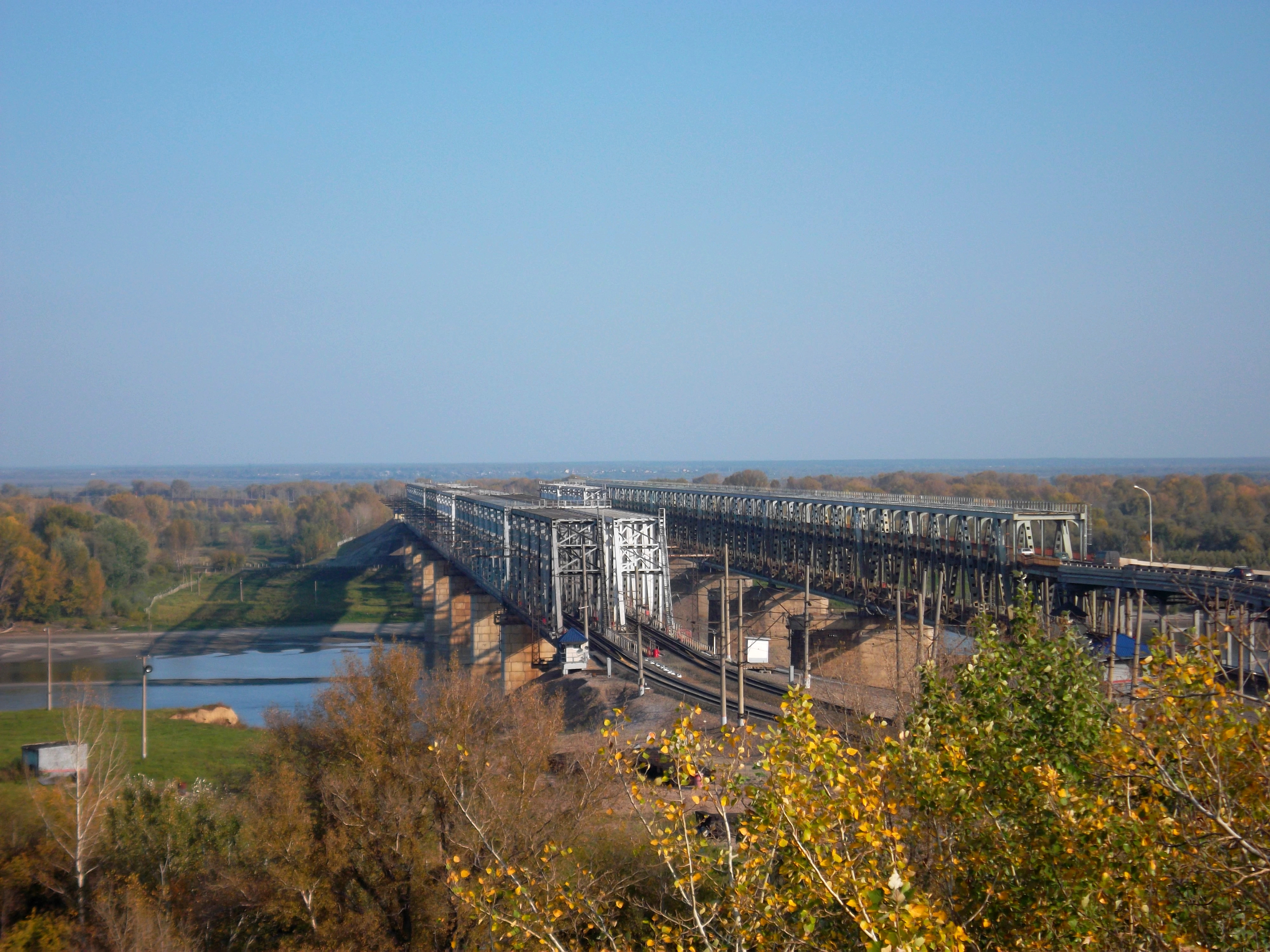 Обь дорога. ЖД мост Барнаул. Железнодорожный мост через Обь Барнаул. Мост ЖД через реку Обь Барнаул. ЖД мост Барнаул через Обь.