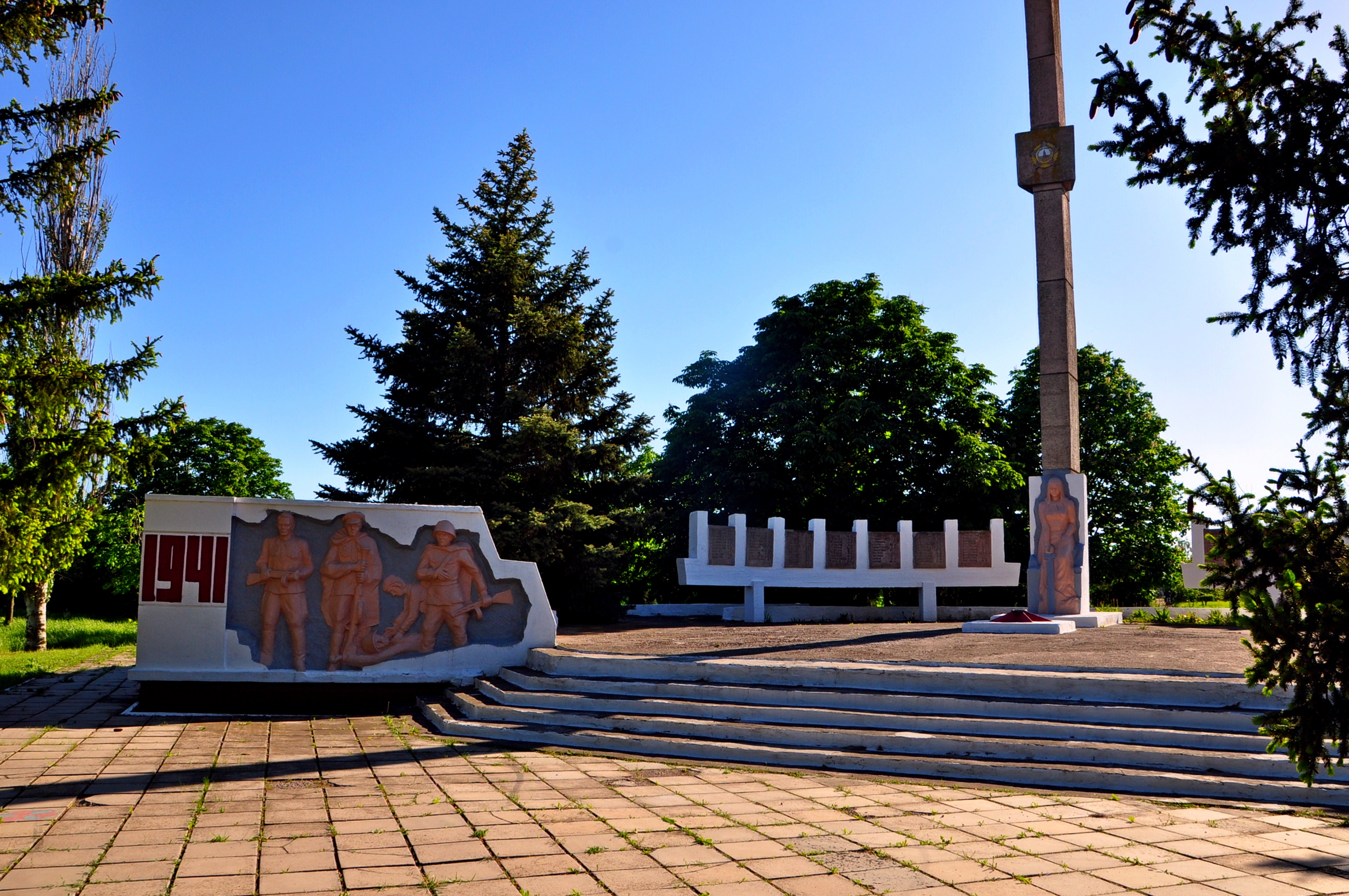 Павловка донецкая. Обелиск Харьковская область. Павловка Харьковская область. Село Павловка Херсонская область.