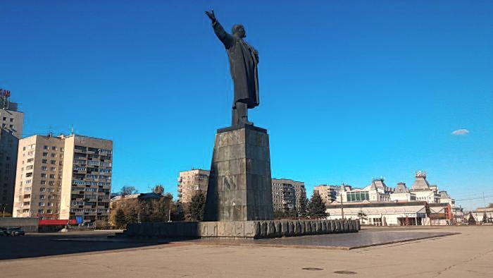 Ленина нижний новгород. Памятник на площади Ленина Нижний Новгород. Памятник Ленину в Нижнем Новгороде. Ленин площадь Ленина Нижний Новгород. Статуя Ленина в Нижнем Новгороде.