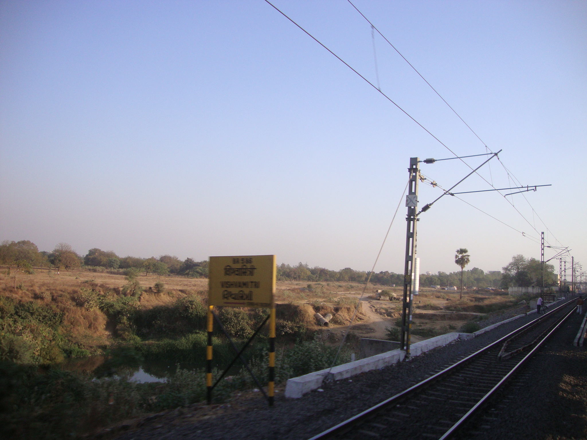 Railway bridge on vishwamitri river vadodara