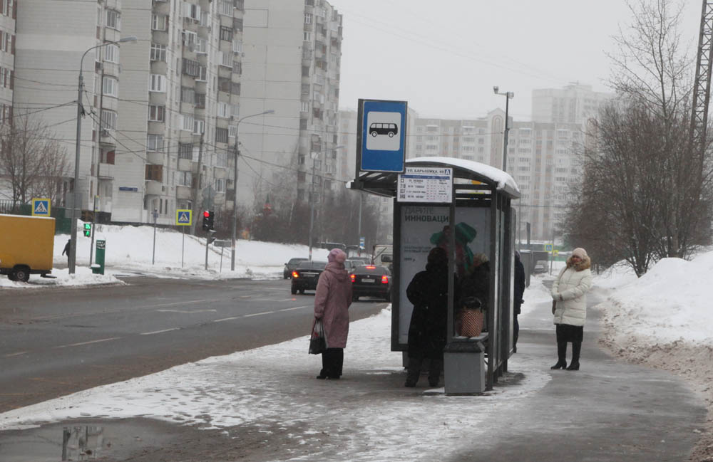 Остановки 90 х. Автобусная остановка улица Барышиха. Барышиха 40 остановка. Улица Барышиха 40. Станция метро Тушинская автобусная остановка.