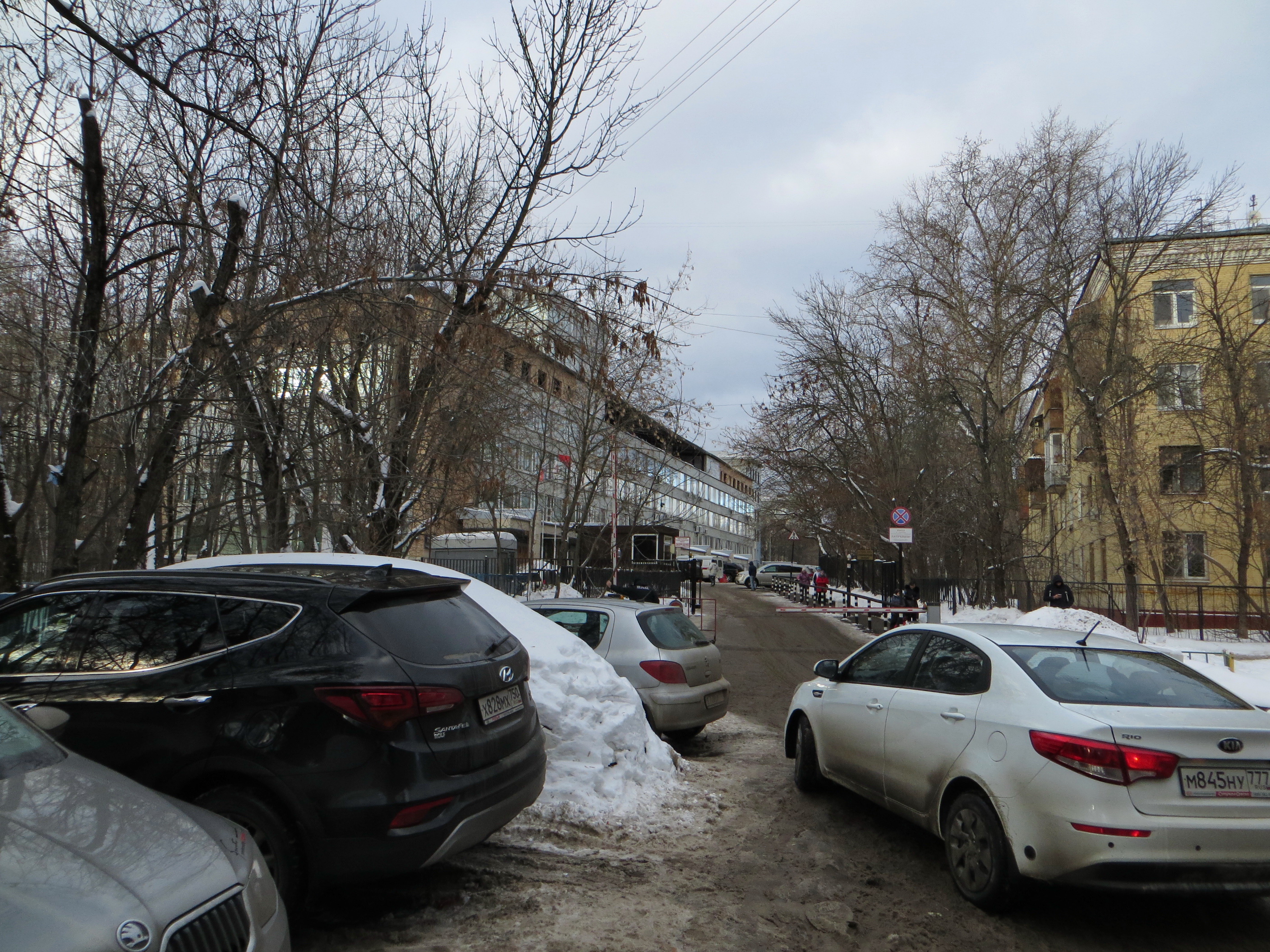 Клинический центр стоматологии вучетича. Москва улица Вучетича 9а. МГМСУ Вучетича 9а. Стоматологический комплекс на Вучетича. МГМСУ улица Вучетича 9а стоматологический комплекс парковка.