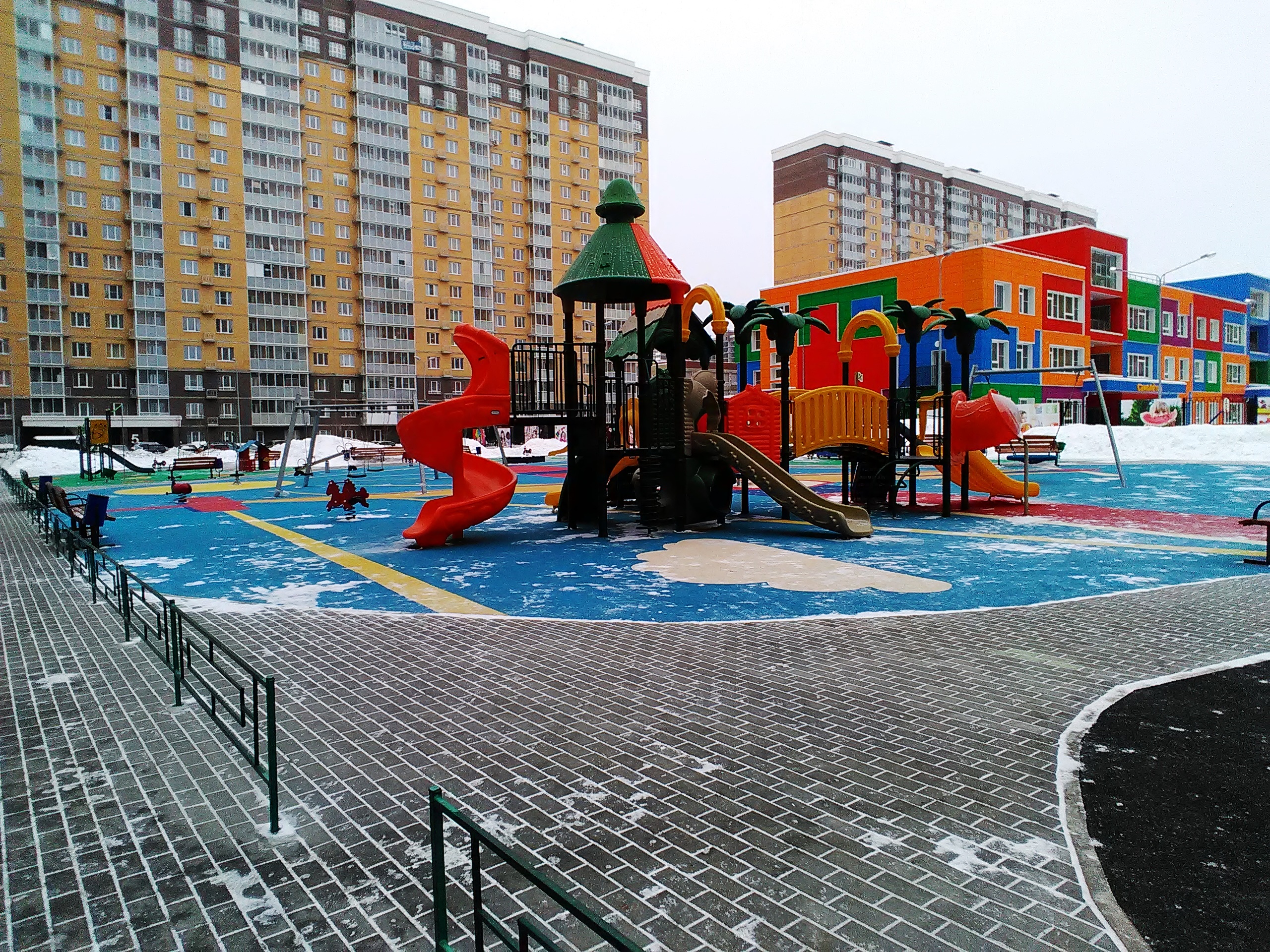 Люберцы фото. Люберцы. Детские площадки ЖК самолет. ЖК самолёт Люберцы детские площадки. Детская площадка Люберцы красная горка.
