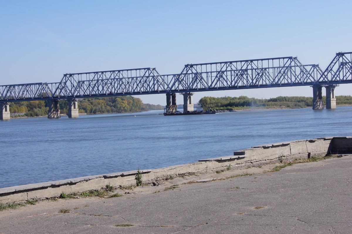 Западная площадка обь. Железнодорожный мост через реку Обь. Мост через реку Обь камень на Оби. Железнодорожный мост через реку Деркул. Железнодорожный мост в Тобольске.