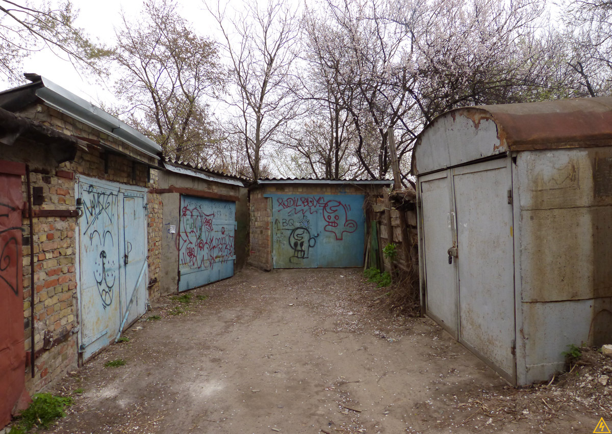 гаражи пристроенные к дому. межа гараж. большая горожа беларусь. гараж между двух гаражей. межа гараж.