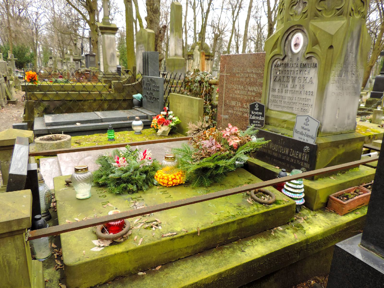 The grave of Zalewski family - Warsaw