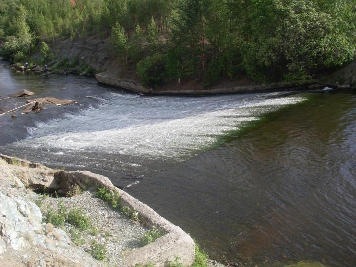 Село серебрянка свердловская область. Ключевск Свердловская область река. Город реж плотина. Город реж Свердловской области плотина. Река реж плотина на реке.