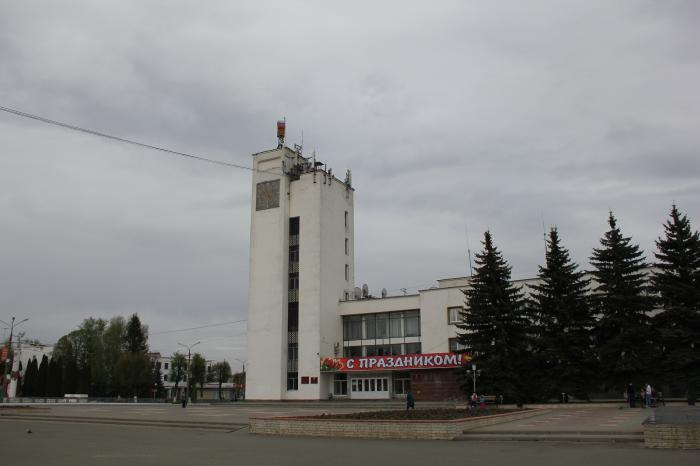 Мценск ленина. Мценск площадь Ленина. Мценск Центральная площадь. Белый дом Мценск. Администрация города Мценска.