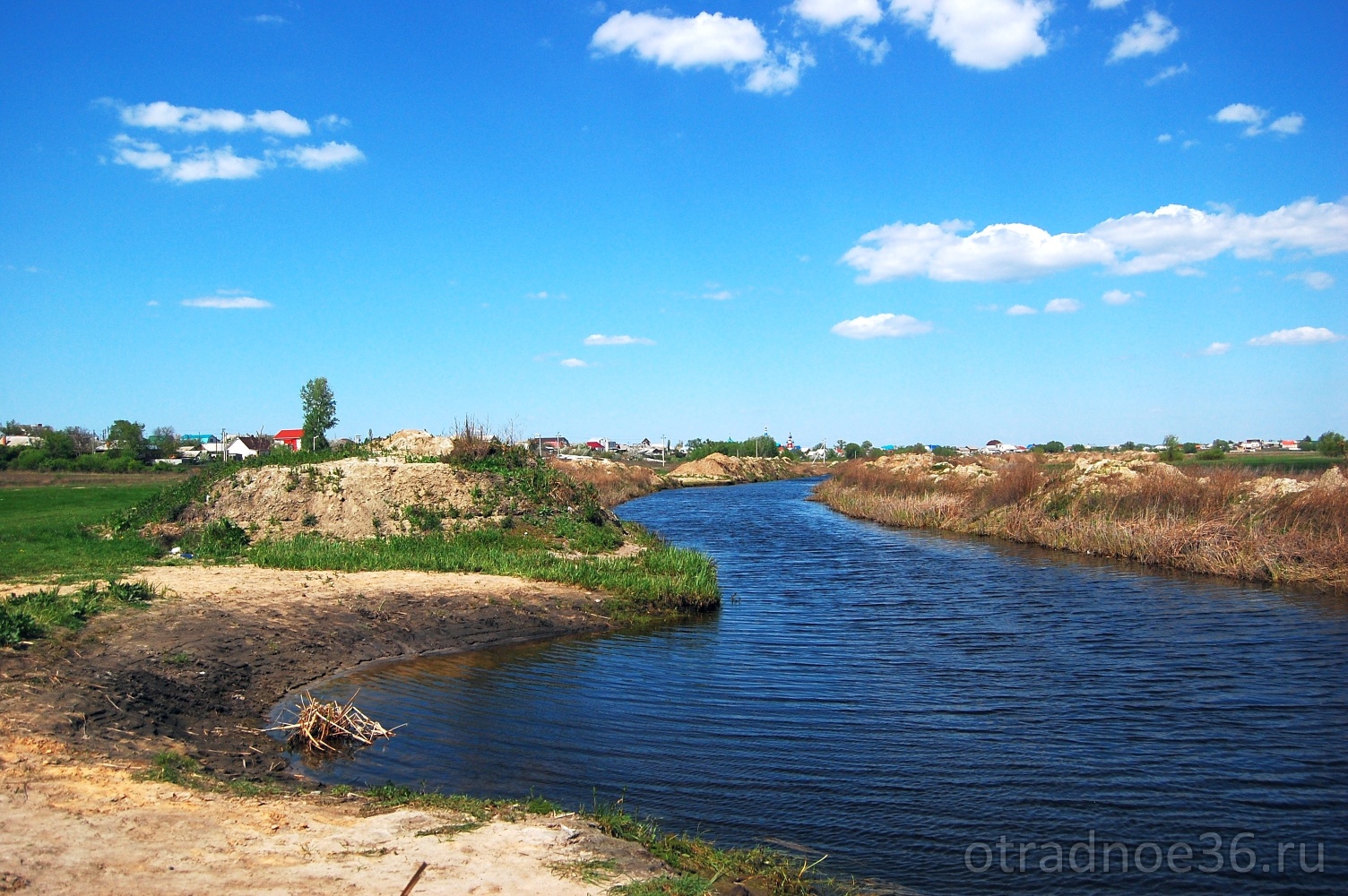 пляж в отрадном