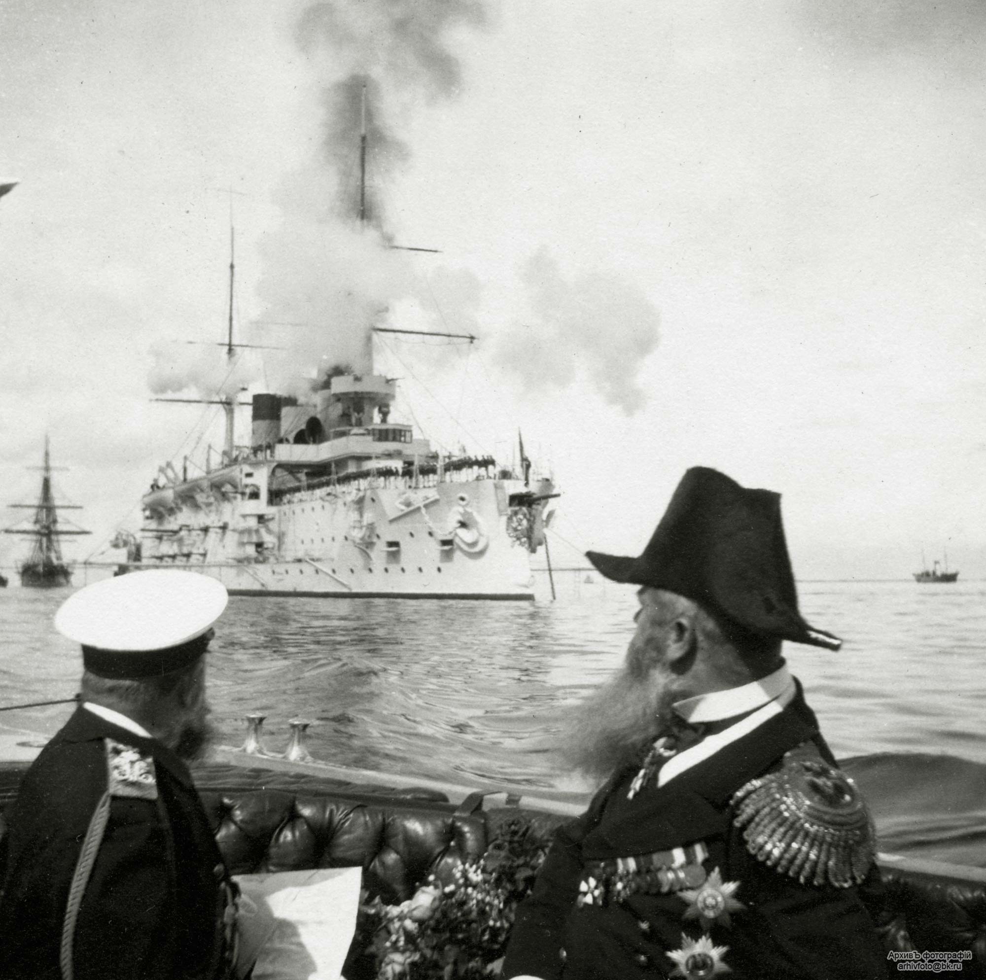 Японская эскадра 1904. Адмирал Макаров 1904-1905. Моряки крейсера Варяг 1904. Ослябя броненосец 1905.