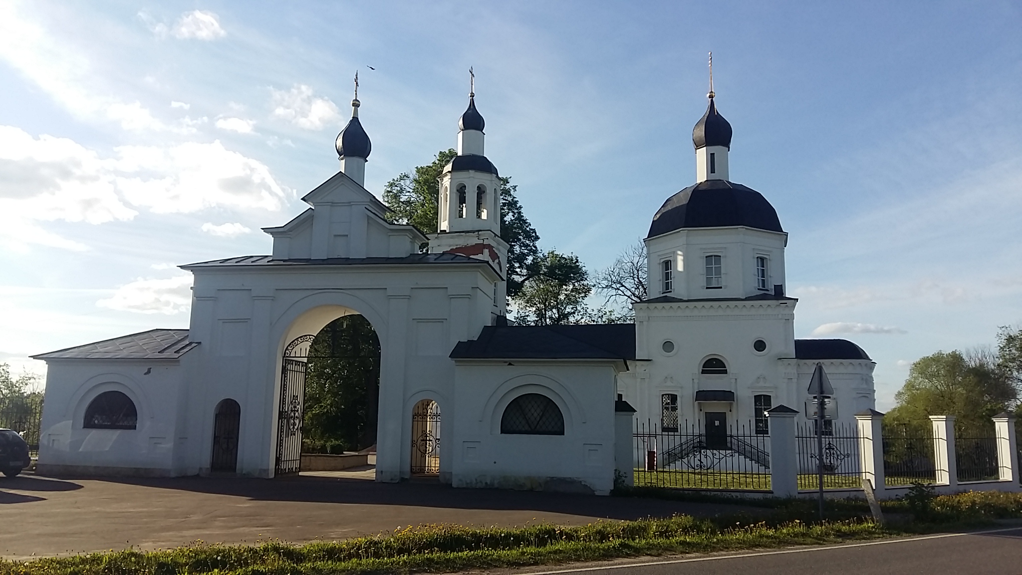 Территория храма. Территория Церковь в Образцово. Руднево 1. Селятино Божья мать храм 2011. Руднево Церковь расписание.