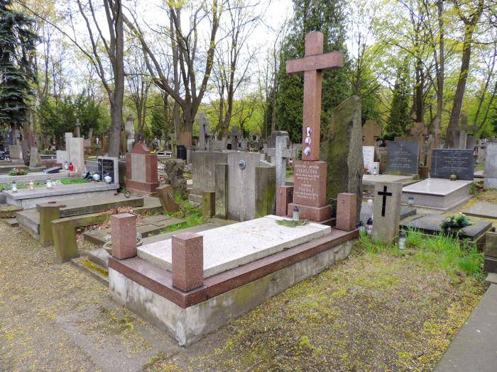 The grave of Pakosz family - Warsaw