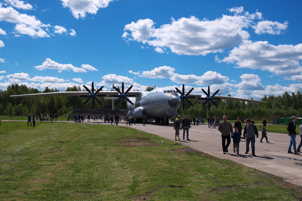 Ан тверь. АН 22 Тверь. Сеща военный городок. Сеща аэродром военный городок. Сеща Брянская область.