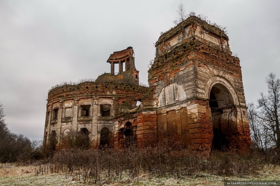 Большое покровское церковь. Церковь Смоленск Любавичи. Церковь Ротонда в Черепово. Деревня Любавичи Смоленская область Монастырщинский район. Руины Покровской церкви Каменка.