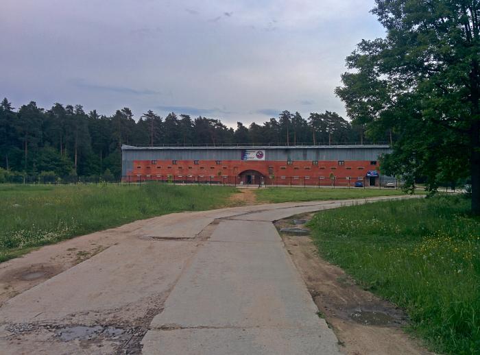 Фото жуково. Каток Жуков Калужская область. Жуков Ледовый дворец. Каток город Жуково Калужская область. Ледовый дворец в Жукове Калужская область.