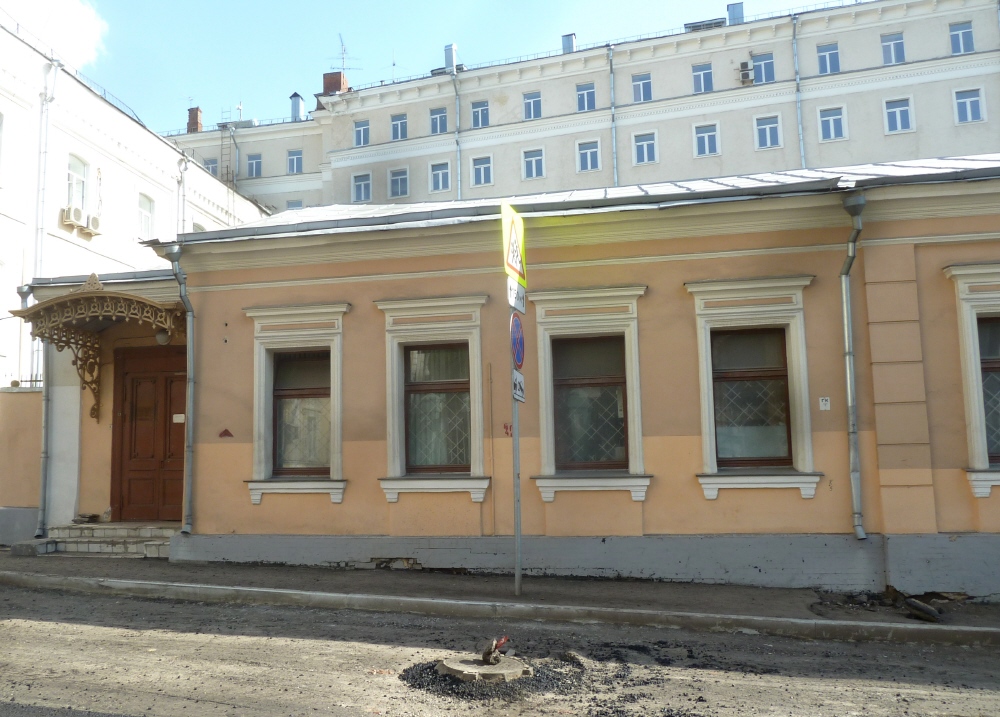 Большой Трехсвятительский переулок д. 2/1 строение 1 на карте Москвы