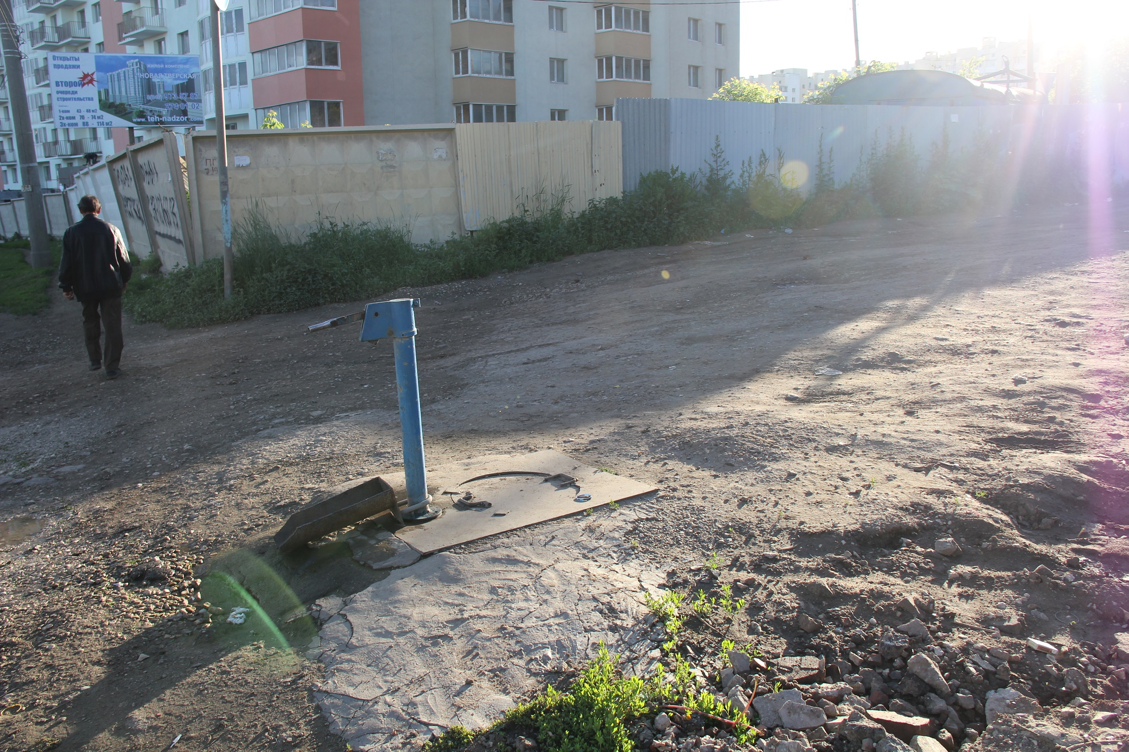 Колонка самара. Евпатория ул. водоразборная. Водозаборная колонка Самарский двор. Улица водоразборная 10 Евпатория. Памятник водоразборной колонке Самара.