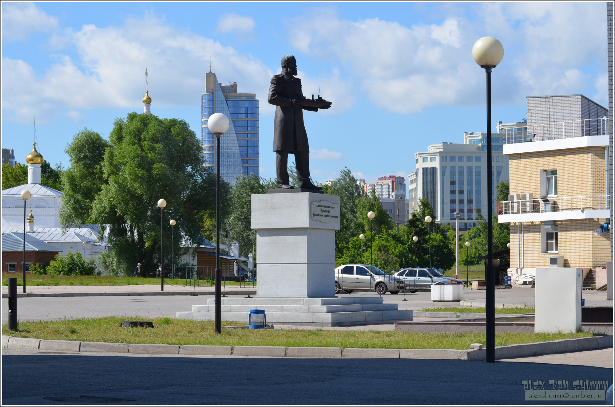 Памятники чебоксары. Памятник Крылову в Чебоксарах. Главная улица Чебоксар достопримечательности. Простые картинки города Чебоксары.