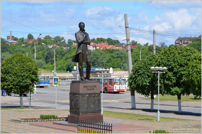 Чебоксары иваново. Памятник Константина Иванова Чебоксары. Константин Иванов памятник Чебоксары. Памятник Константину Иванову. Памятник к Иванову в Чебоксарах.