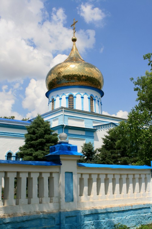 Покойное буденновский ставропольский. Храм в Покойном Ставропольский край. Храм Архангела Михаила (Покойное). Церковь Архангела Михаила Ставропольский край. Покойное Буденновский район храм.