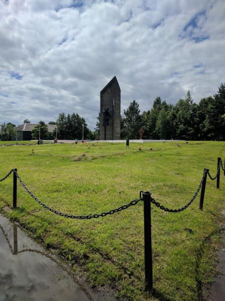 Погода в карманово смоленской. Мемориал в Карманово Смоленской области. Д. Карманово Гагаринский район. Карманово Гагаринский район мемориал. Карманово Братская могила.