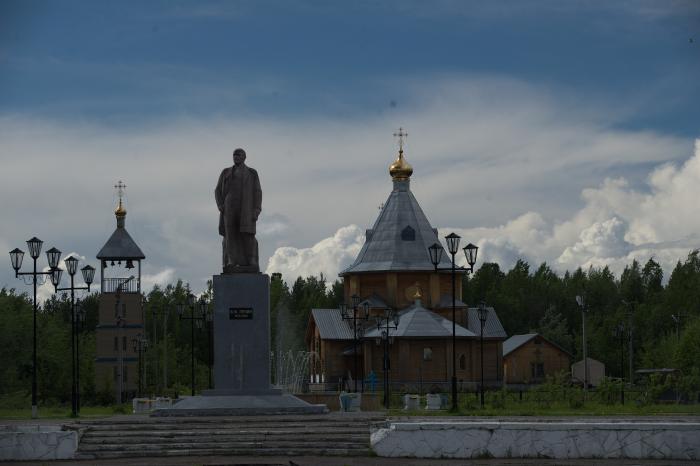 Вуктыл респ коми. Храм Благовещения Пресвятой Богородицы Вуктыл. Церковь Вуктыл. Памятник Ленину на Вуктыле. Достопримечательности Вуктыла Республики Коми.