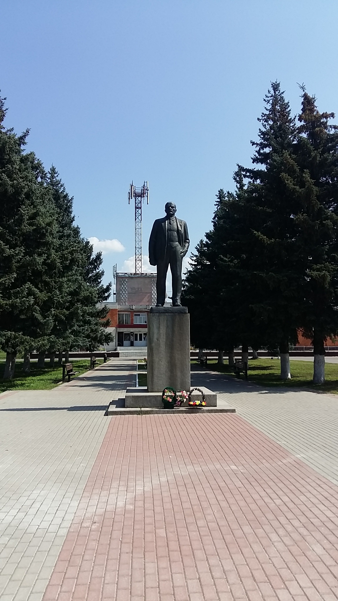 Суземка. Суземка памятник Ленину. Курган славы Суземка. Суземка площадь Ленина. Памятники в Суземке Брянская область.