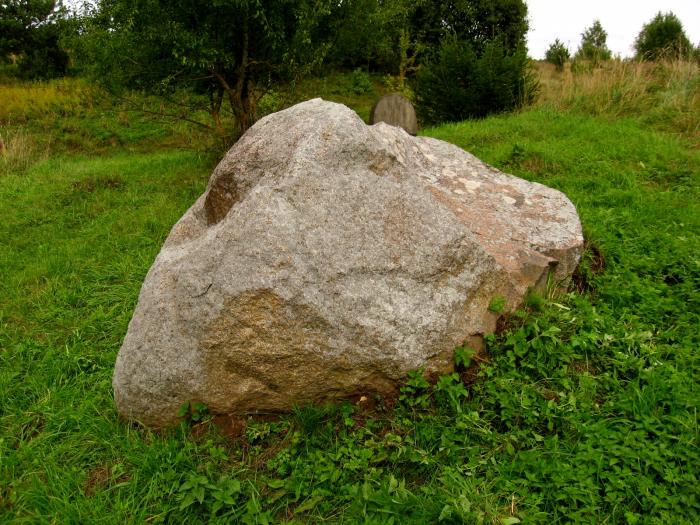 Большие камни валуны