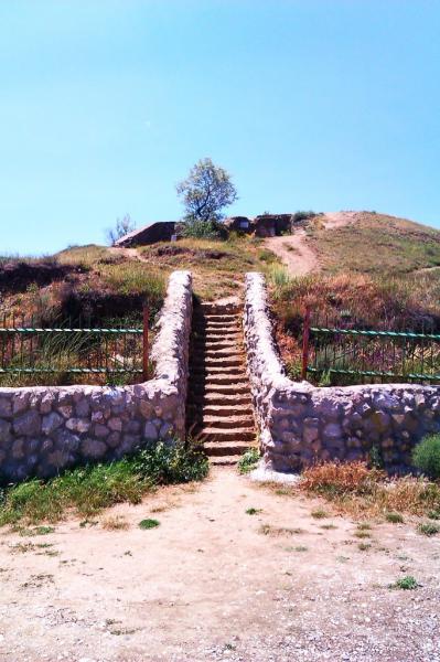 коктебель гора юнге пляж. коктебель склеп юнге. холм юнге в коктебеле. гора юнге в коктебеле. гора юнге в коктебеле.