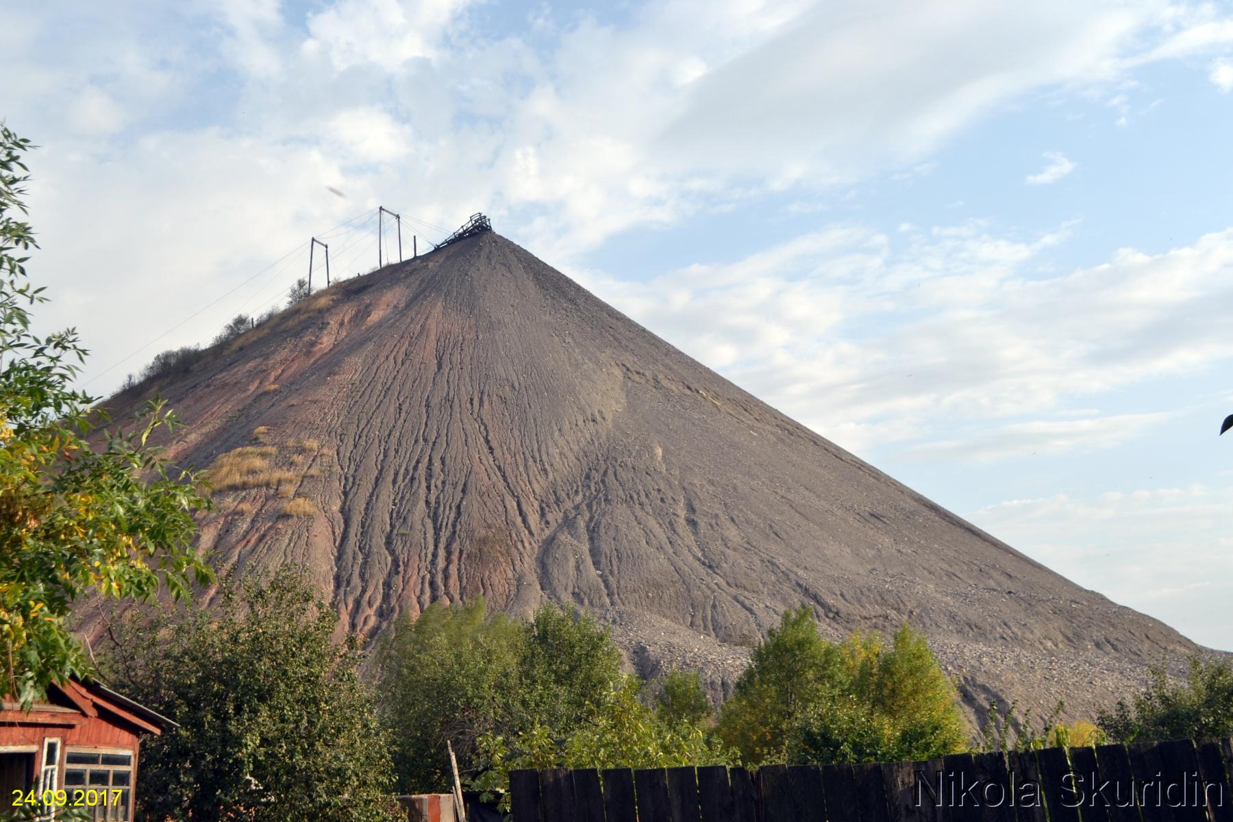 Novodruzheskaya coal mine's slag heap - Novodruzhesk