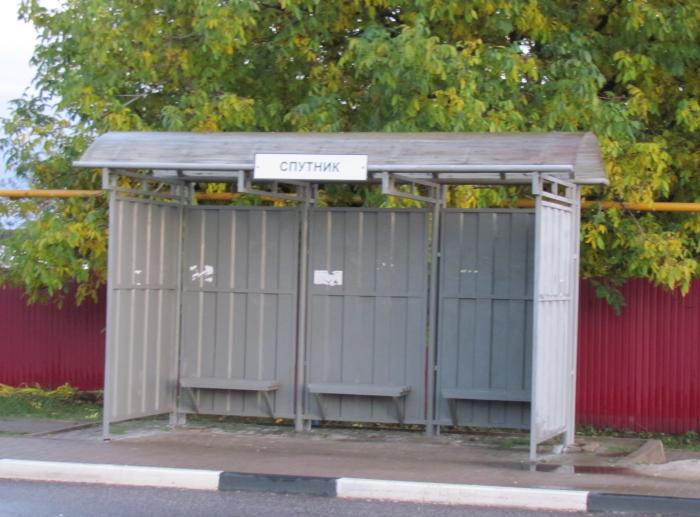 остановка автобуса 881 у метро строгино. автобусной остановке расположены. тёплые остановки с павильоном. отапливаемый остановочный павильон. остановки в тюмени.