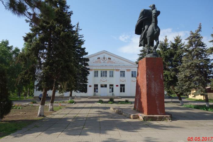 Староминская краснодарский край. Памятник Чапаеву в Староминской. Ст Староминская краеведческий музей. ДК им. Чапаева ст. Староминская.