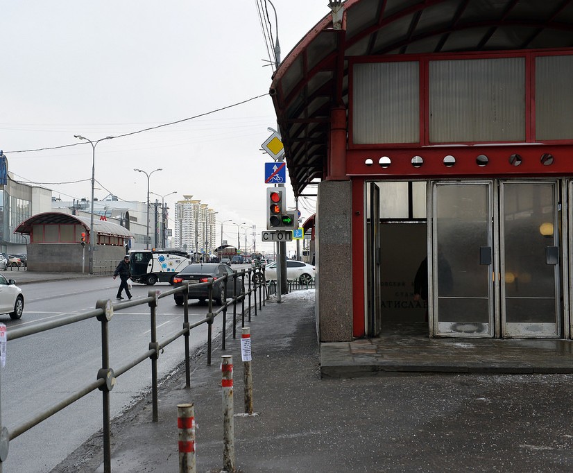 Москва метро братиславская. Вестибюль станции метро Братиславская. Метро Братиславская вестибюль. Южный вестибюль станции Братиславская. Метро Братиславская 2000.