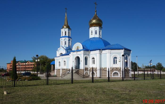 Коренево курская область. Церковь Покрова Пресвятой Богородицы Коренево. Храм в Коренево Курская область. Поселок Коренево Церковь. Церковь Покрова Пресвятой Богородицы Коренево вечером.