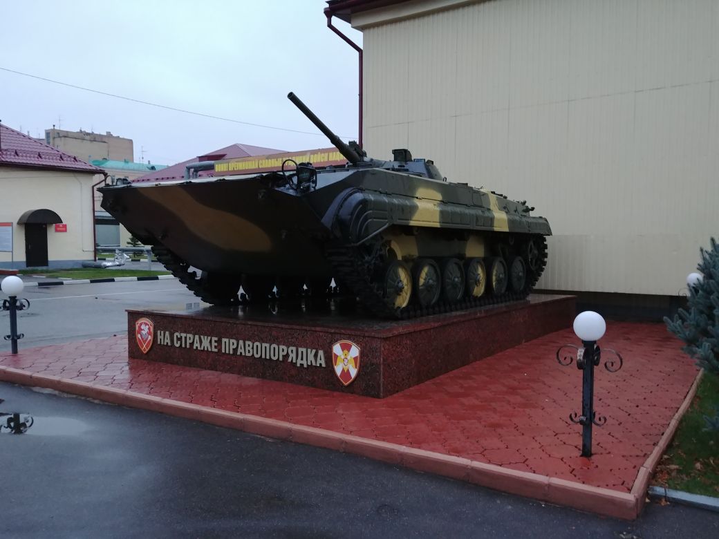 Бмп-1, новосибирск. Бмп в городе. Десантная машина бмд. Памятник танк кирово чепецк. Калибр пушки бмп 1.