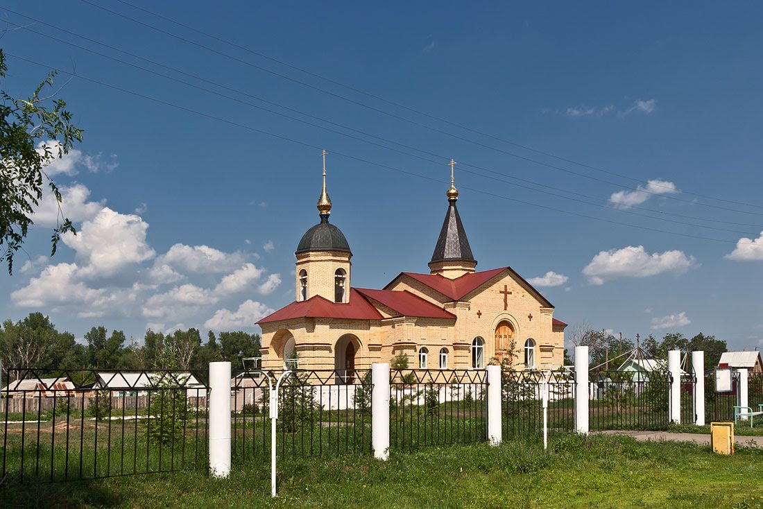 Погода село беляевка волгоградской. Село Беляевка Оренбургской области. Село Беляевка Беляевского района Оренбургской области. Беляевка храм Оренбург. Беляевский район село Беляевка.