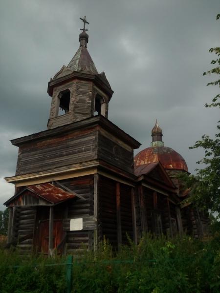 Церковь на нагорном пермь. Петропавловская Церковь (Нагорный Иштан). Деревня Нагорный Иштан. Петропавловская Церковь в Моряковский Затон. Церковь Нагорный Иштан зима.