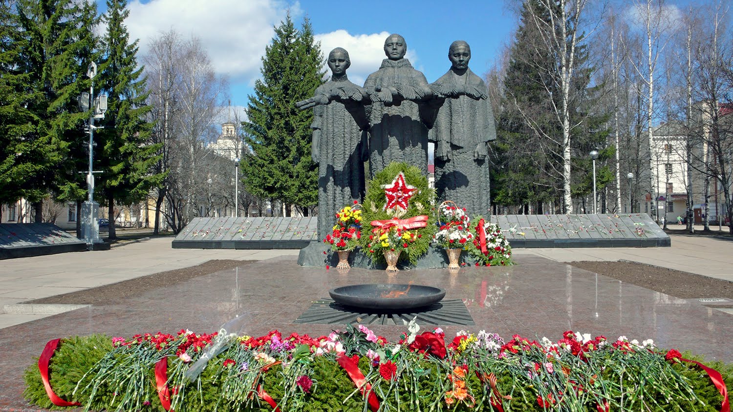 Памятник вечный огонь в Сыктывкаре
