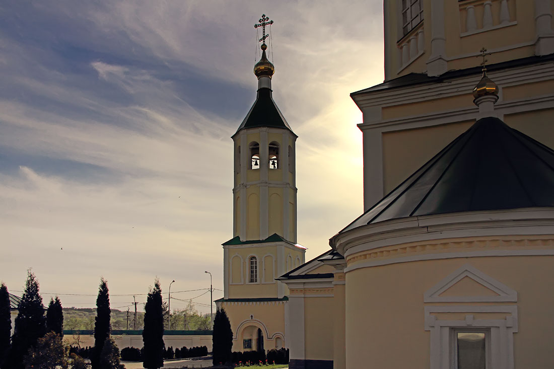 Иоанно богословский монастырь мордовия. Макаровский Иоанно-Богословский монастырь. Макаровский монастырь Саранск. Мордовия Иоанно Богословский Макаровский монастырь. Храм в Макаровке Саранск.