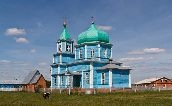 Село малое. Храм Михаила Архангела Ишуткино. Малое Ишуткино Церковь. Самарская область Исаклинский район Церковь с Малое Ишуткино. Исаклинский район храм Архангела Михаила.