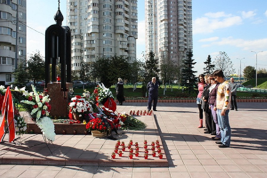 Термбург ул гурьянова. Памятник на улице Гурьянова в Москве. 9 Сентября 1999 улица Гурьянова.