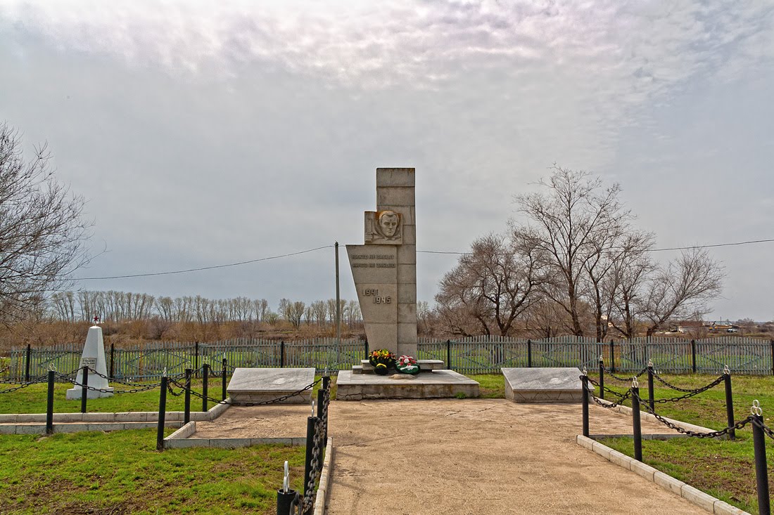 Сельский мемориал. Село подъем Михайловка Самарская область. Памятник подъём-Михайловка. Парк Победы с подъем-Михайловка Волжского района. Открытие памятника в селе Бузаевка фото.