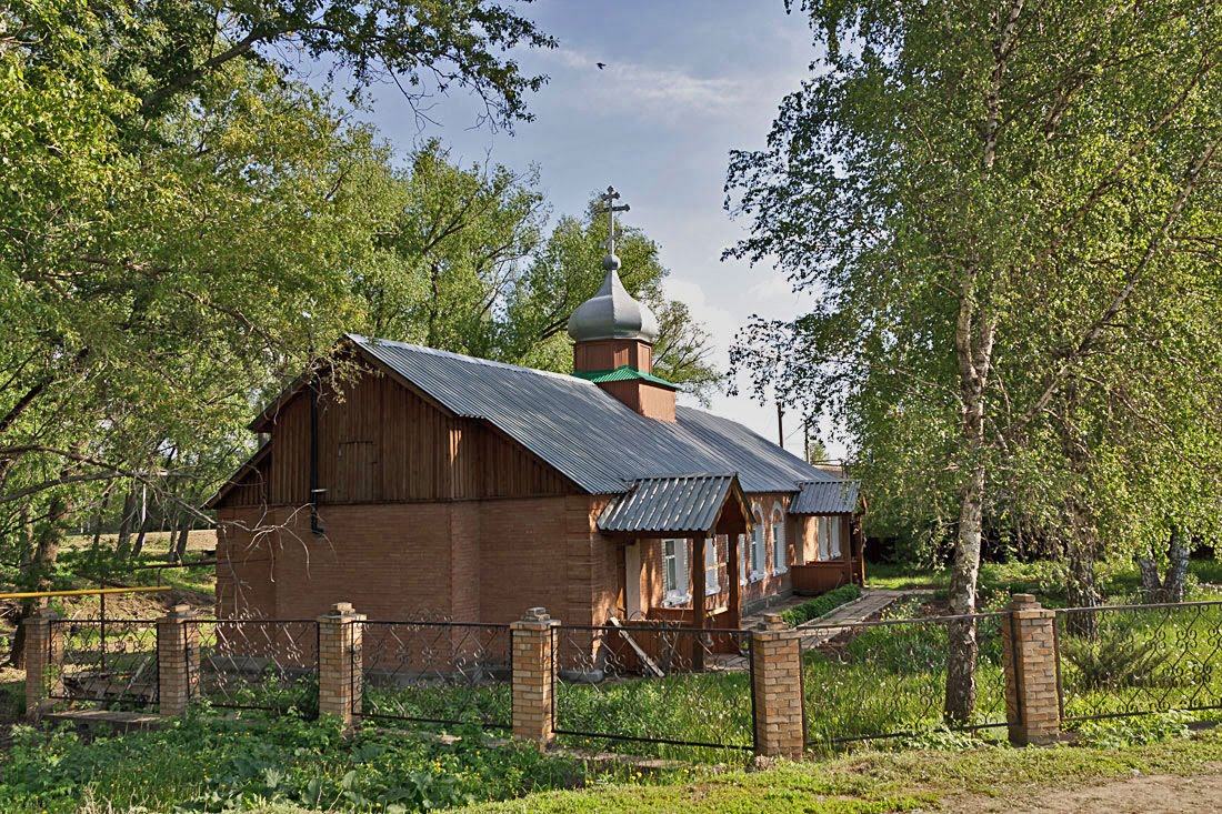 Исаклы самарская область. Исаклы храм Архангела Михаила. Церковь Исаклы Самарская область. Самарская область Исаклинский район храм в с. Исаклы. Исаклинский район храм Архангела Михаила.