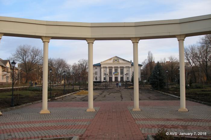 Бахмут бахмут вас сегодня. Бахмут площадь. Площадь города Бахмут. Баландии Бахмут. Беседка-артёмовск-ДНР-группа.