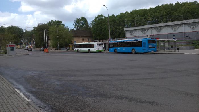 Конечная автобуса. Автобусный парк в Новопеределкино. Автобусная остановка платформа Переделкино. Автобус 5 Москва Переделкино.