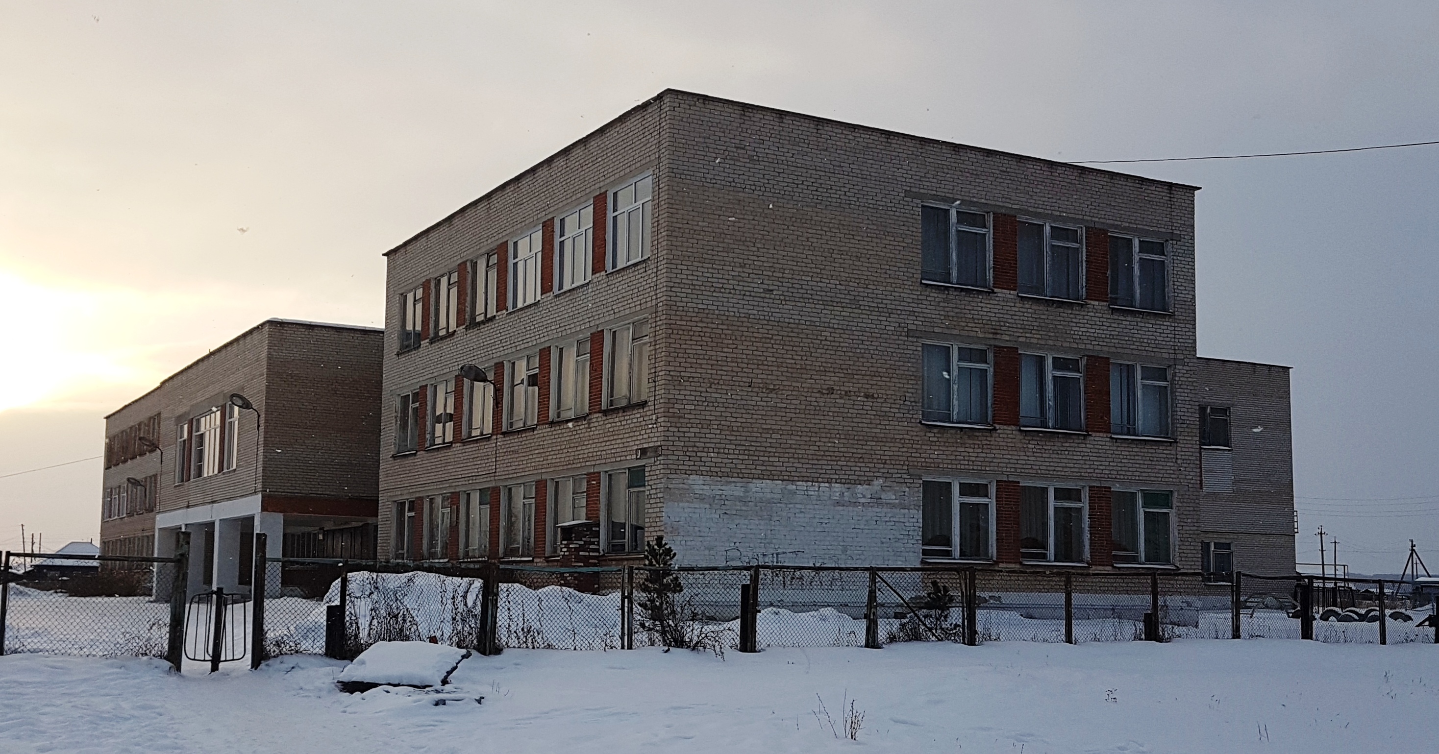 Погода варламово челябинская область чебаркульский. Село Варламово Чебаркульский район Челябинская область. Средняя школа. Варламово Чебаркульский район. Варламово Сызрань.