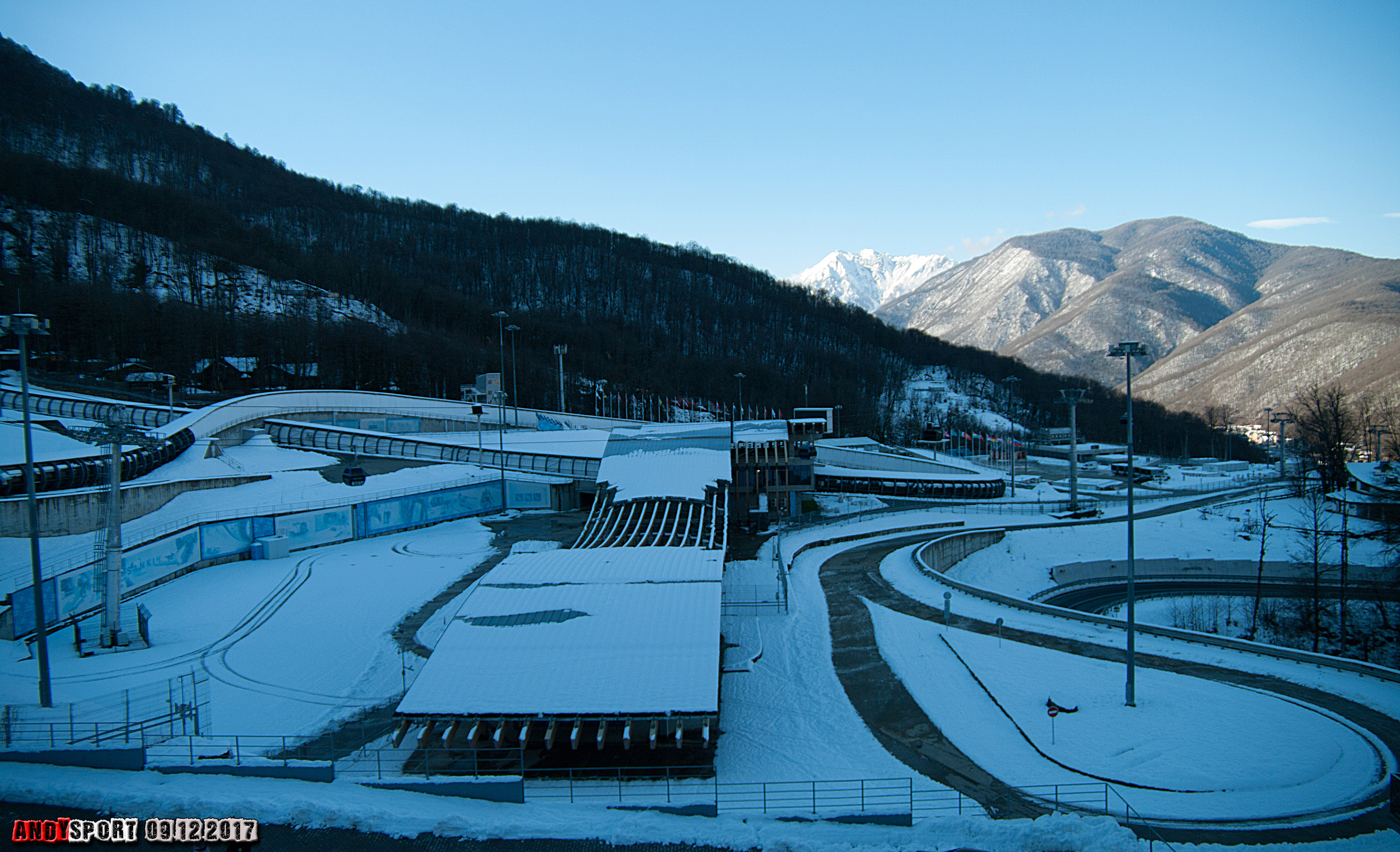 Санки сочи. Санно бобслейная трасса красная поляна. Санки (санно-бобслейная трасса). Сани детские. Красная поляна саночная трасса.